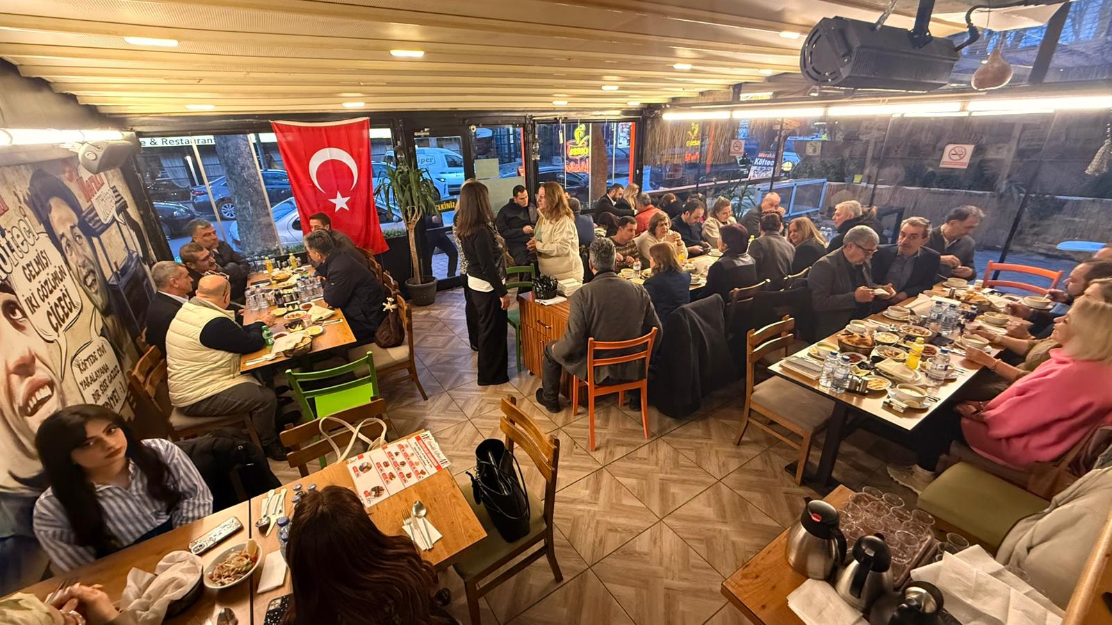Ramazan’ın Bereketi Aynı Sofrada Buluştu.İyi Parti Büyükçekmece Yönetim Kurulu İftar Yemeği Buluşması