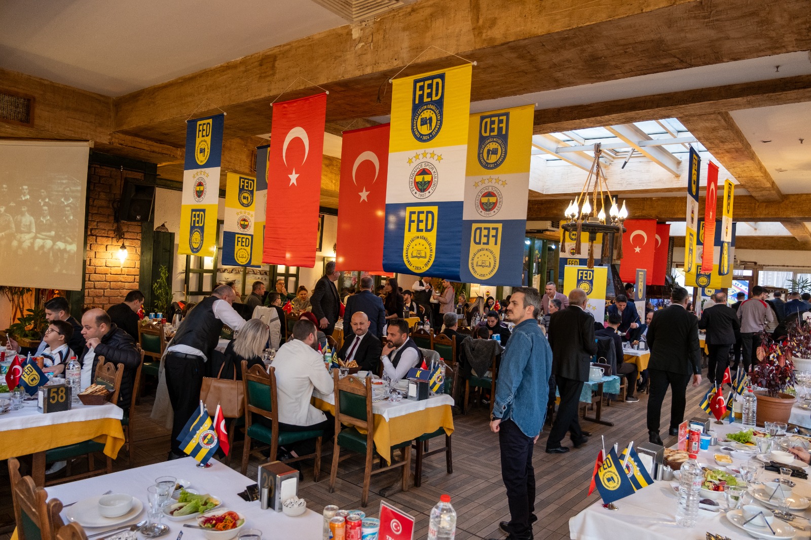 Fenerbahçe Camiası Şehit Aileleri ve Gaziler İçin İftar Sofrasında Buluştu