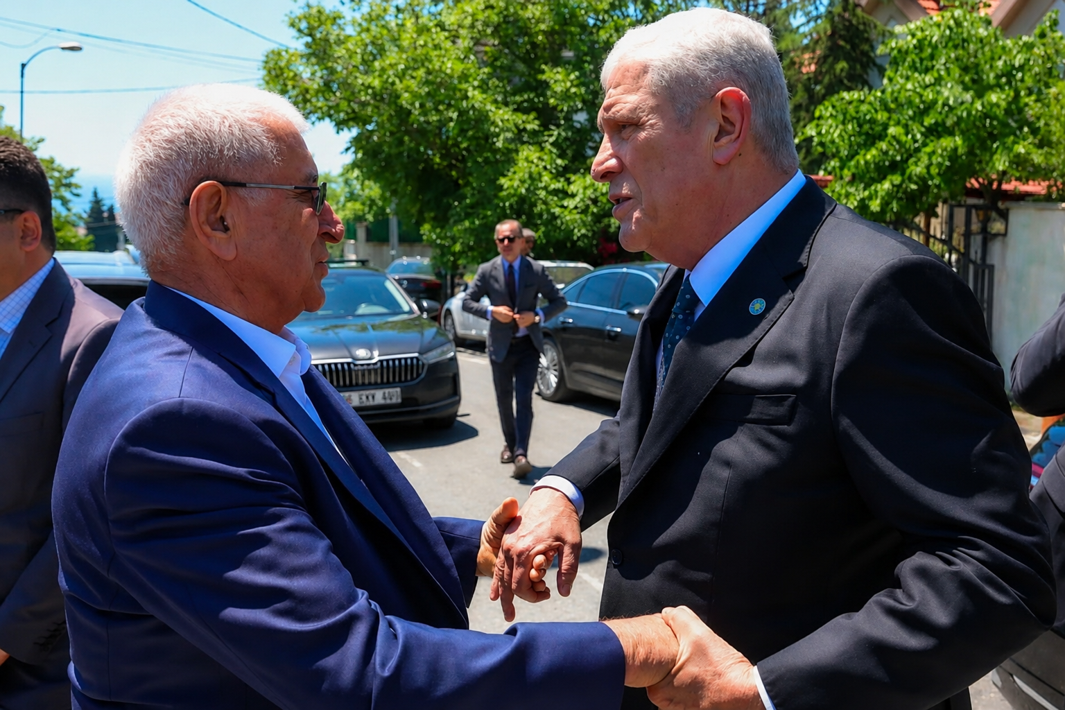 Dervişoğlu’ndan İmamoğlu Ailesine Bayram Ziyareti: “Yalnız Değilsiniz” Mesajı