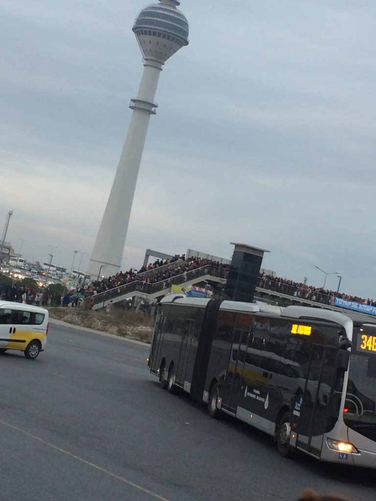 TÜYAP Metrobüs Durağı’nda Asansör Krizi: Nisan’dan Bu Yana Süren Mağduriyet Tepki Çekiyor