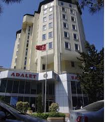 Büyükçekmece Adliyesi’ndeki Altın Soygununda Yeni Gelişme: Firari Şüpheliler Teslim Oldu