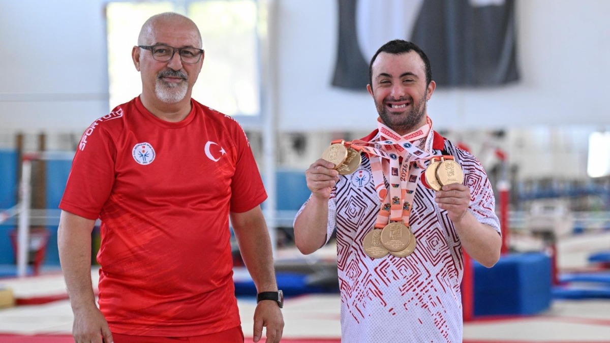 Down Sendromlu Milli Sporcu Alper ÖZTÜRK, Sofya’da Tarih Yazdı: İstiklal Marşı’nı 7 Kez Dünyaya Dinletti