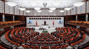 TBMM’de Kritik Hafta: Emekliye Zam, Öğrenci Affı, Turizm ve Sinemaya Destek Aynı Pakette
