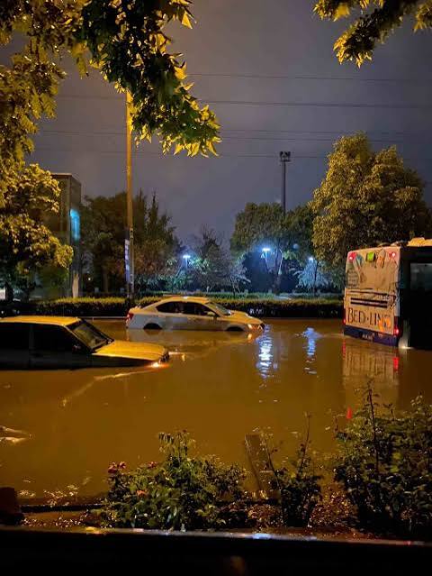 ANKARA’DA ŞİDDETLİ YAĞIŞ HAYATI OLUMSUZ ETKİLEDİ