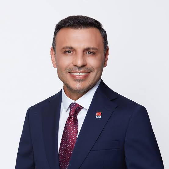 YENİ PARTİ’NİN İSTANBUL KURUCU İL BAŞKANI ÖZGÜR ÇELİK OLDU