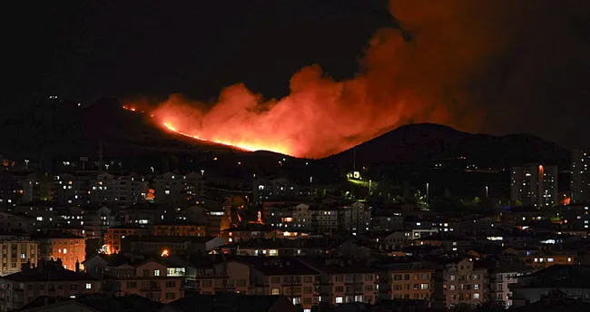 ANKARA MAMAK’TA AĞAÇLIK ALANDA YANGIN: EKİPLERİN MÜDAHALESİ SÜRÜYOR