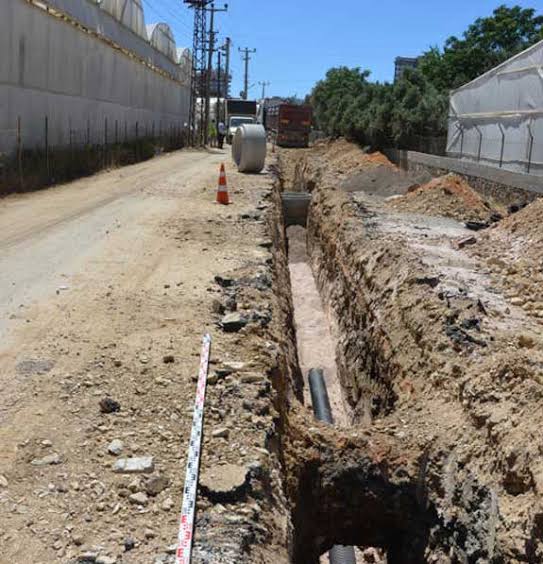 BÜYÜKÇEKMECE’DE ALTYAPI KAZILARI SONRASI YOLLAR NEDEN BEKLİYOR? SORUMLULUK KİMDE?