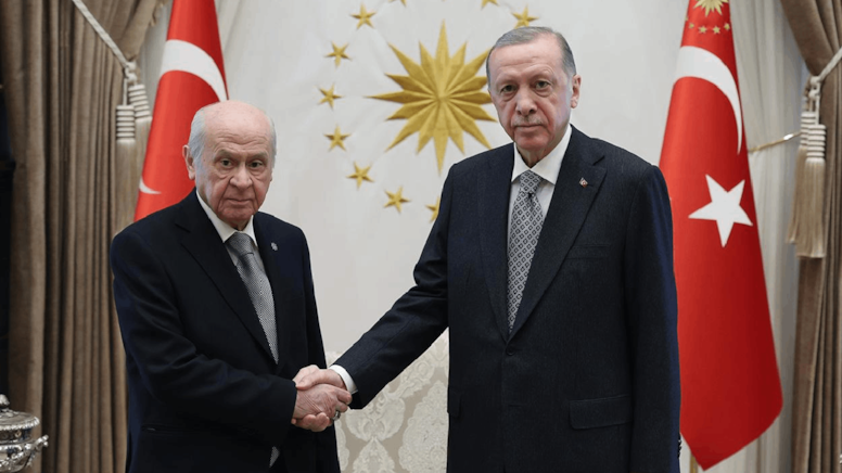 SEÇİM SİSTEMİNDE DEĞİŞİKLİK HAZIRLIĞI: ORTAK LİSTE VE ÇATI PARTİ MODELİNE YENİ KURALLAR GÜNDEMDE