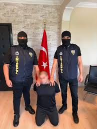 GÜRCİSTAN’DA YAKALANAN 7 ŞÜPHELİ TÜRKİYE’YE İADE EDİLDİ