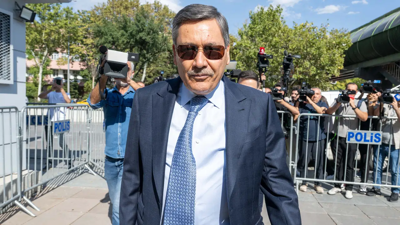Bülent ARINÇ ile Melih GÖKÇEK arasındaki siyasi tartışma yeniden gündeme geldi. Fotoğraflar arşivdir.