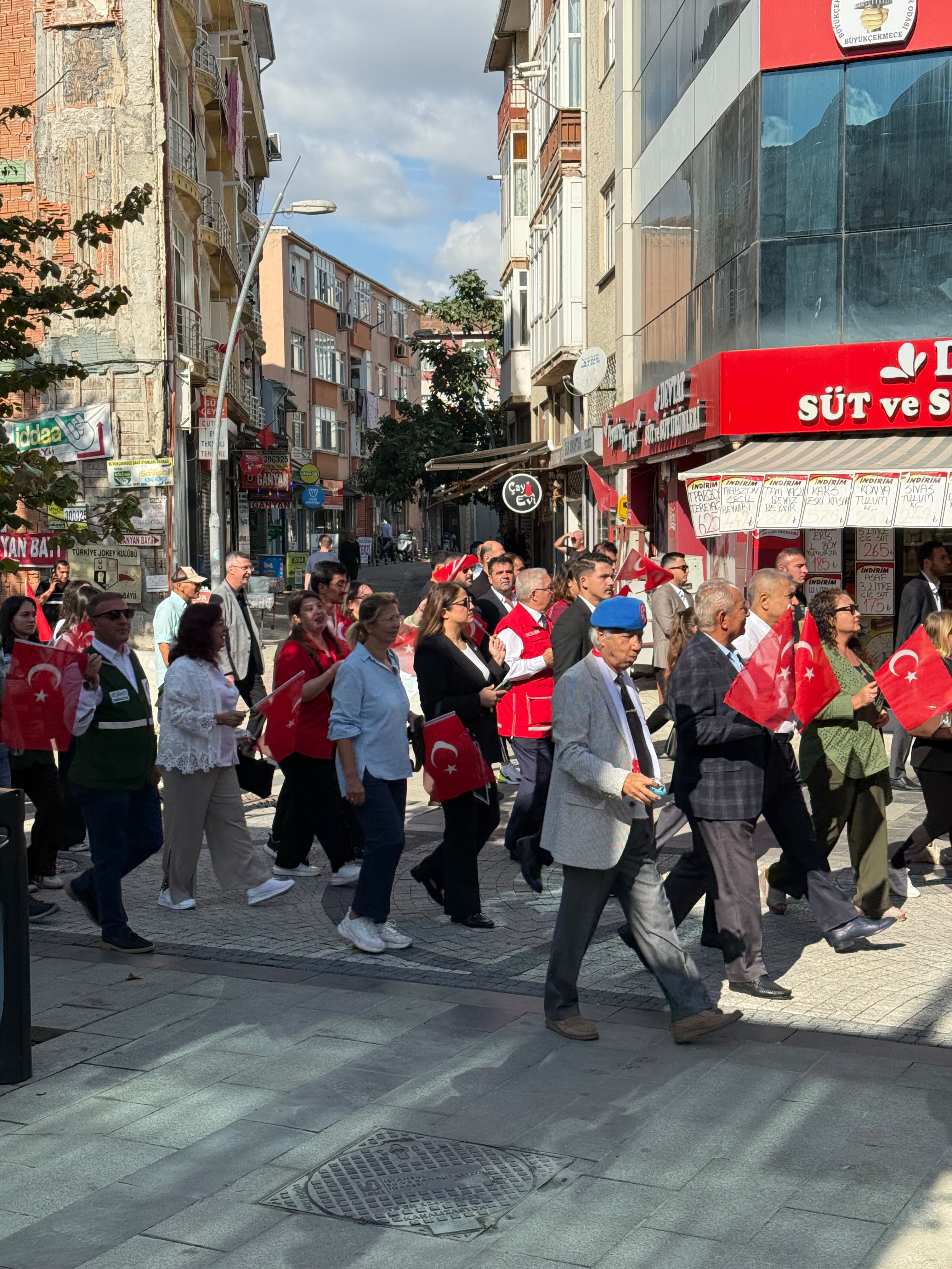 Büyükçekmece Gaziler Günü 2026 anma programı, Türk bayrağı ve gaziyi simgeleyen asker silüeti