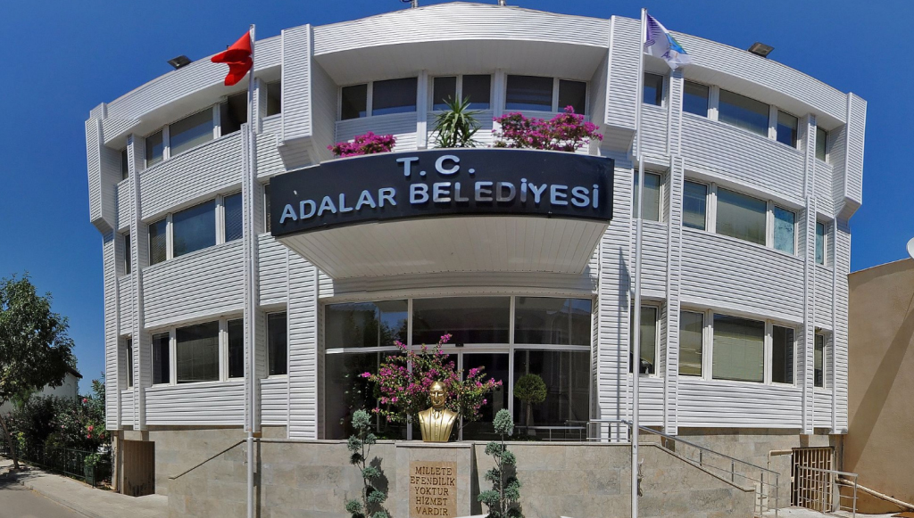 Medine Pamuk istifa etti: Adalar’da seçim 21 Eylül’de