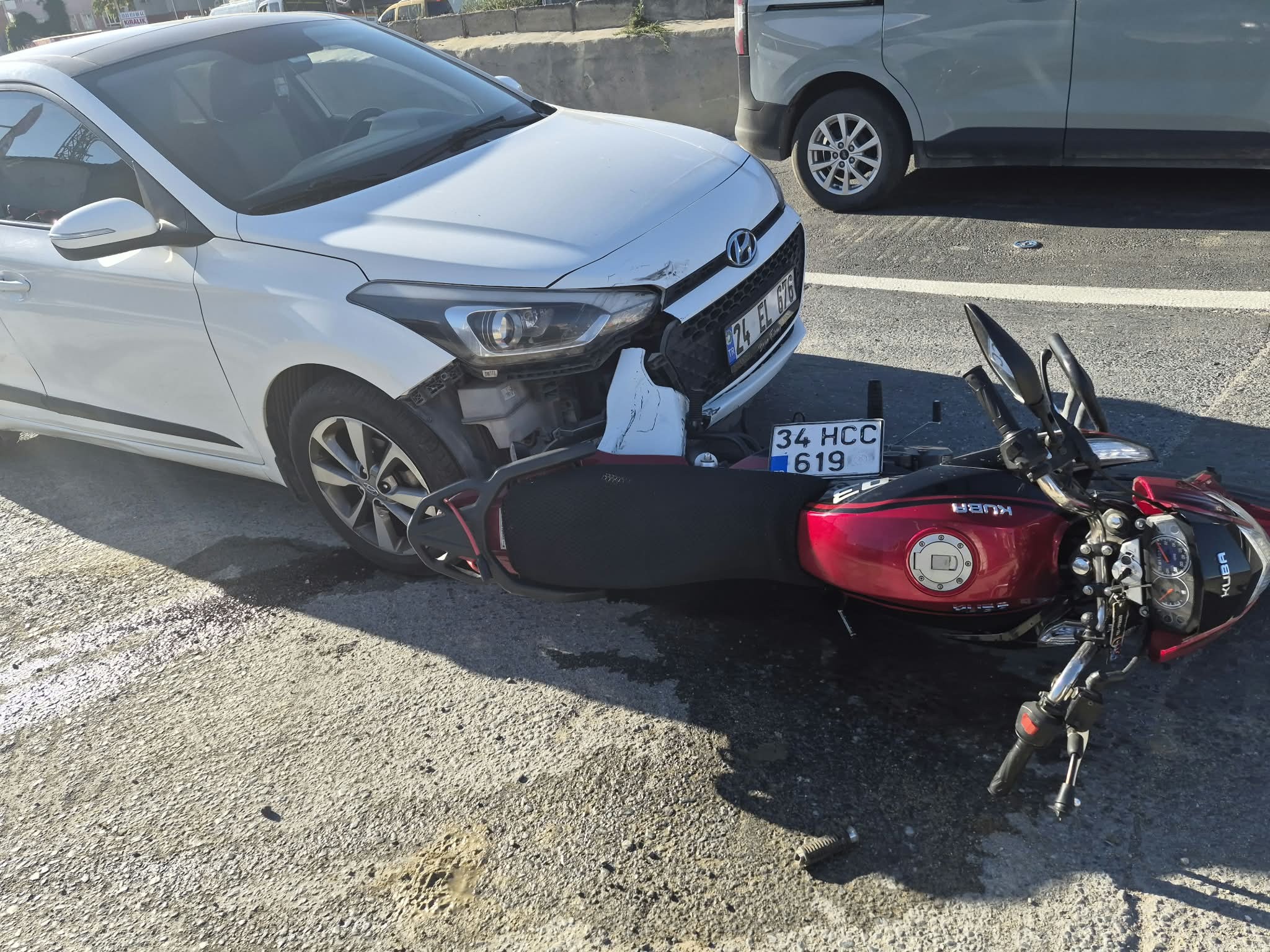 Büyükçekmece’de motosiklet kazası: Otomobil çarptı, 1 kişi yaralandı