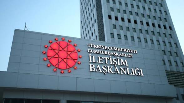 133 hesaba erişim engeli kararını konu alan sosyal medya ve dijital güvenlik görseli