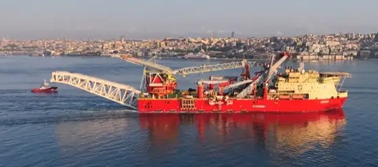 JSD6000 İstanbul Boğazı’ndan geçti: Dev gemi için trafik durdu