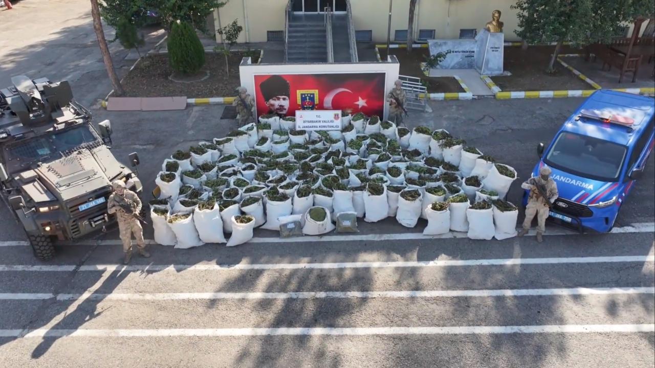 Diyarbakır’da 2 ton 200 kilogram esrar ele geçirildi: 3 tutuklama