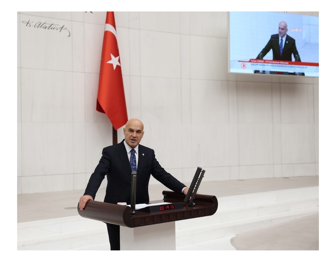 ÇÖMEZ’DEN SAYAN KAYA HAKKINDA 20 SORU: TIP EĞİTİMİ, İSBAK MESAİSİ VE EĞİTİM ÖDEMELERİ MECLİS GÜNDEMİNDE