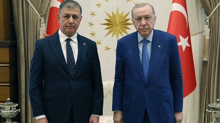 Cemil Tugay AK Parti’ye katıldı: Rozeti Erdoğan taktı