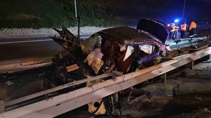 Kağıthane’de otomobil ile taksi çarpıştı: 1 ölü, 2 yaralı